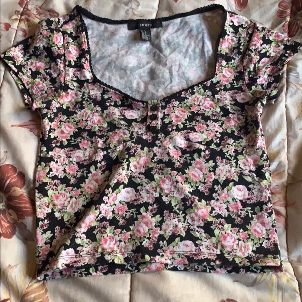 ✨3/$15 or 4/$20✨ F21 black & pink floral crop top